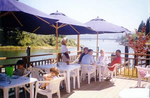 eating on the river